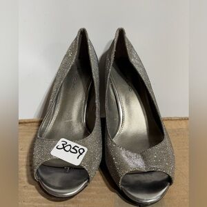 #3059-Bandolino Metallic Peep Toe Heels